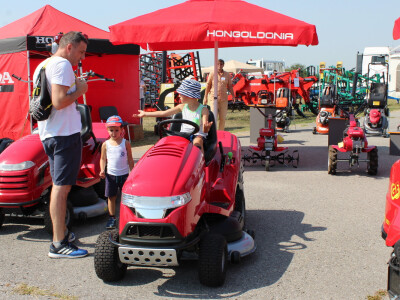 Farm Show, dan drugi - ljudi i strojevi