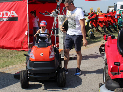 Farm Show, dan drugi - ljudi i strojevi