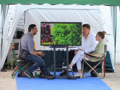 U prolazu, Novosadski sajam