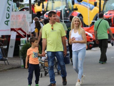 U prolazu, Novosadski sajam