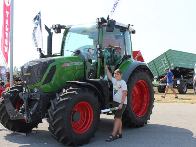 Farm Show, dan drugi - ljudi i strojevi
