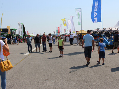Farm Show, dan drugi - ljudi i strojevi