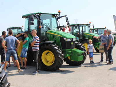 Farm Show, dan drugi - ljudi i strojevi