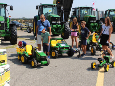 Farm Show, dan drugi - ljudi i strojevi