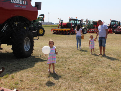Farm Show, dan drugi - ljudi i strojevi