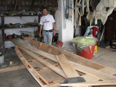 Branko pravi i čamce Branko pravi i čamce