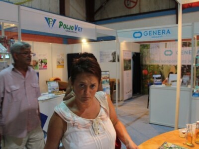 Posjetiteljica u prolazu