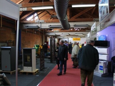 Posjetitelji u razgledavanju sajma