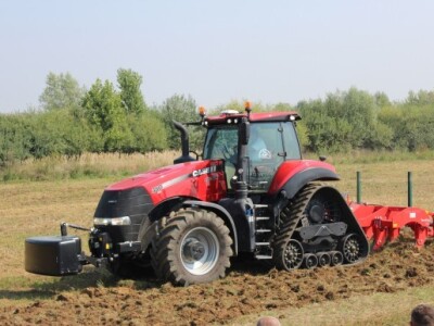 Case traktor i Vogel Noot podrivač