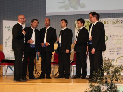 Klapa otvara Noćnjak