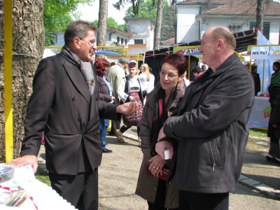 Slavko Gvozdenac u razgovoru sa prijateljima Slavko Gvozdenac u razgovoru sa prijateljima