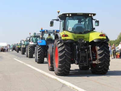 Utrka ubrzanja traktora na 100 metara!