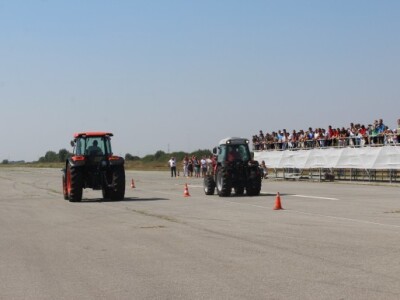 Utrka ubrzanja traktora na 100 metara!