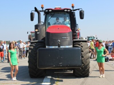 Trka ubrzanja traktora na 100 metara!