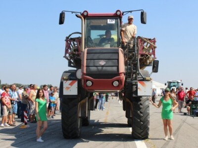 Utrka ubrzanja traktora na 100 metara!