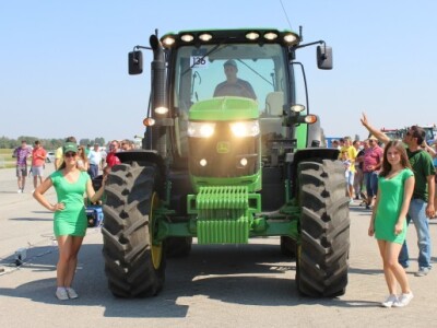 Utrka ubrzanja traktora na 100 metara!