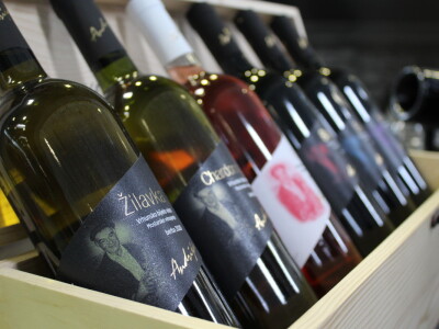 Hercegovački vinari na sajmu u Mostaru Hercegovački vinari na sajmu u Mostaru