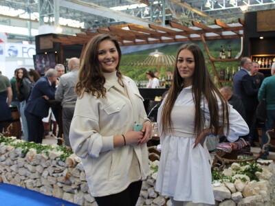 Hercegovački vinari na sajmu u Mostaru Hercegovački vinari na sajmu u Mostaru