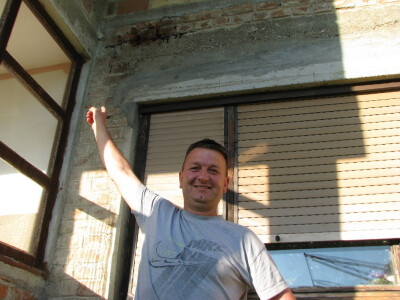 Aco pokazje pčelinji ulaz