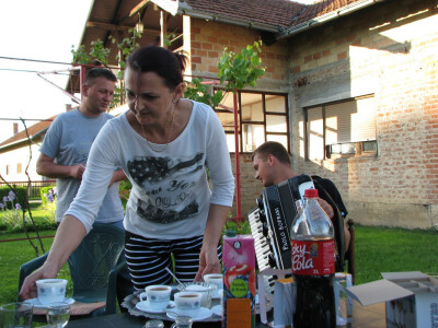 Vrijedna Tanja spremila iće i piće