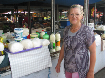 Hatija pored štanda