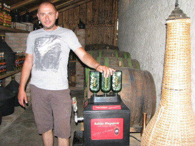 Željko nudi i rashlađenu rakiju