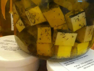 Maslinovo ulje sa feta sirom