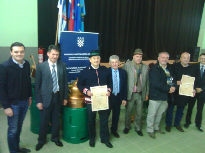 Proizvođači rakije u Semeljcima - netko ih sada treba pogurati da nasten i tvornica