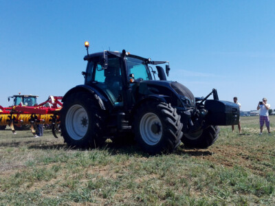 Farm Show Osijek - demonstracija strojeva u polju