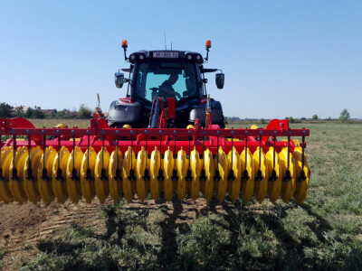 Farm Show Osijek - demonstracija strojeva u polju