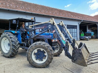 Mirjana vozi traktor i voli sve poslove u njivi