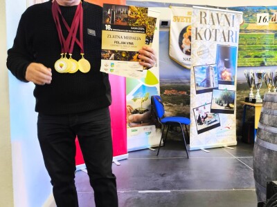 S Poljakovim šampionskim vinom nazdravljao i ministar Dabro