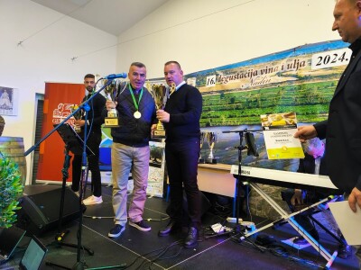 S Poljakovim šampionskim vinom nazdravljao i ministar Dabro