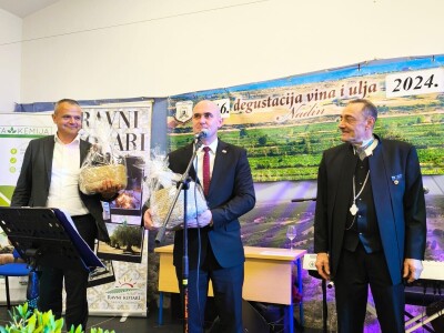 S Poljakovim šampionskim vinom nazdravljao i ministar Dabro