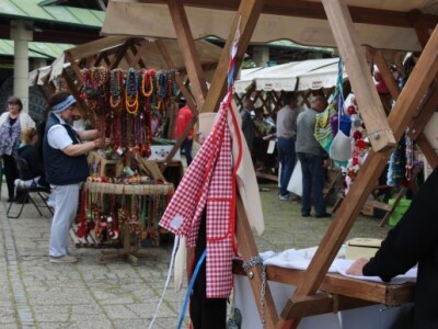 Mnogobrojni štandovi