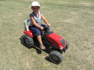 I on vozi svoj traktor