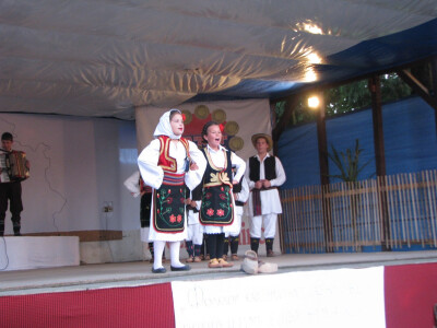 mladi folkloraši