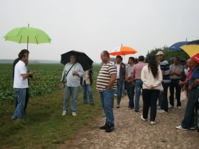 Vanjski dio prezentacije skratili su kišni oblaci