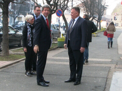 Ambasador Ferguson sa načelnikom Adžićem