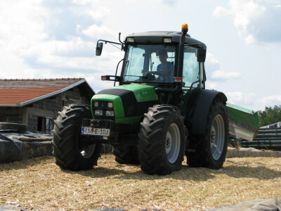 Spravljanje silaže na farmi Raković