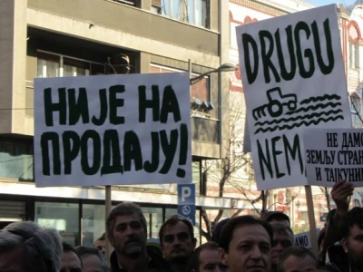 Protest ispred Skupštine okupio 500 demostranata