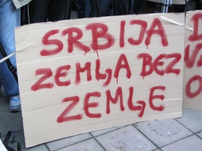 Protest ispred Skupštine okupio 500 demostranata