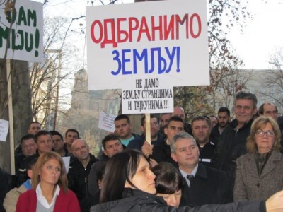 Protest ispred Skupštine okupio 500 demostranata