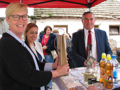 Predstavnici-ambasade-Svedske-sa nacelnikom-Laktasa