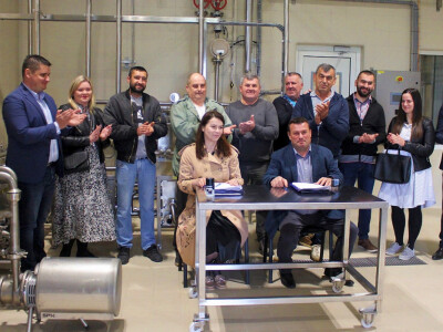 Potpisivanje ugovora u virovitičkoj mljekari