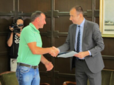 Pokrajna pomaže podizanje protivgradnih mreža Pokrajna pomaže podizanje protivgradnih mreža