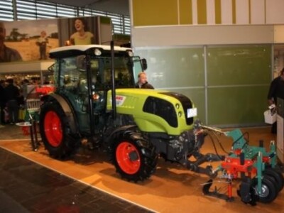 Traktor Claas NEXOS