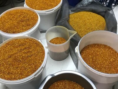 OPG Roguljić u Kučinama proizvodi med i pčelinje proizvode, soparnik, maslinovo ulje i suhe smokve te uzgaja buše