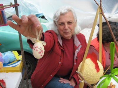 Milanka sa svojim rukotvorinama