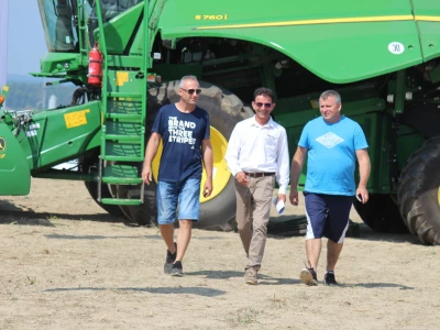 Novi John Deere - DEMO u polju